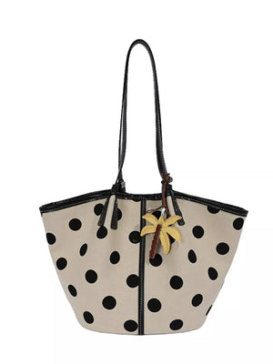 Polka Dot Shoulder Bag in White, fit detail