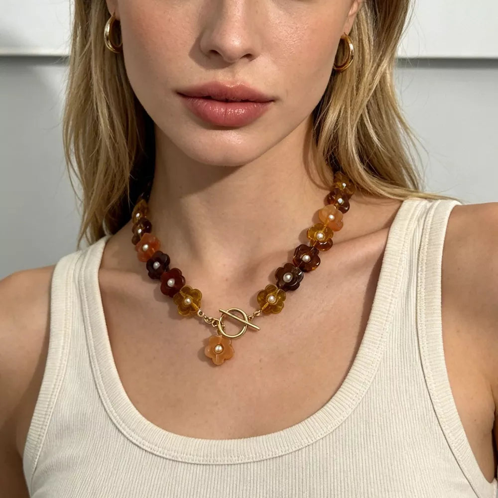 Retro Resin Flower Charm 18k Gold-plated Necklace in Yx1350/gold, side view