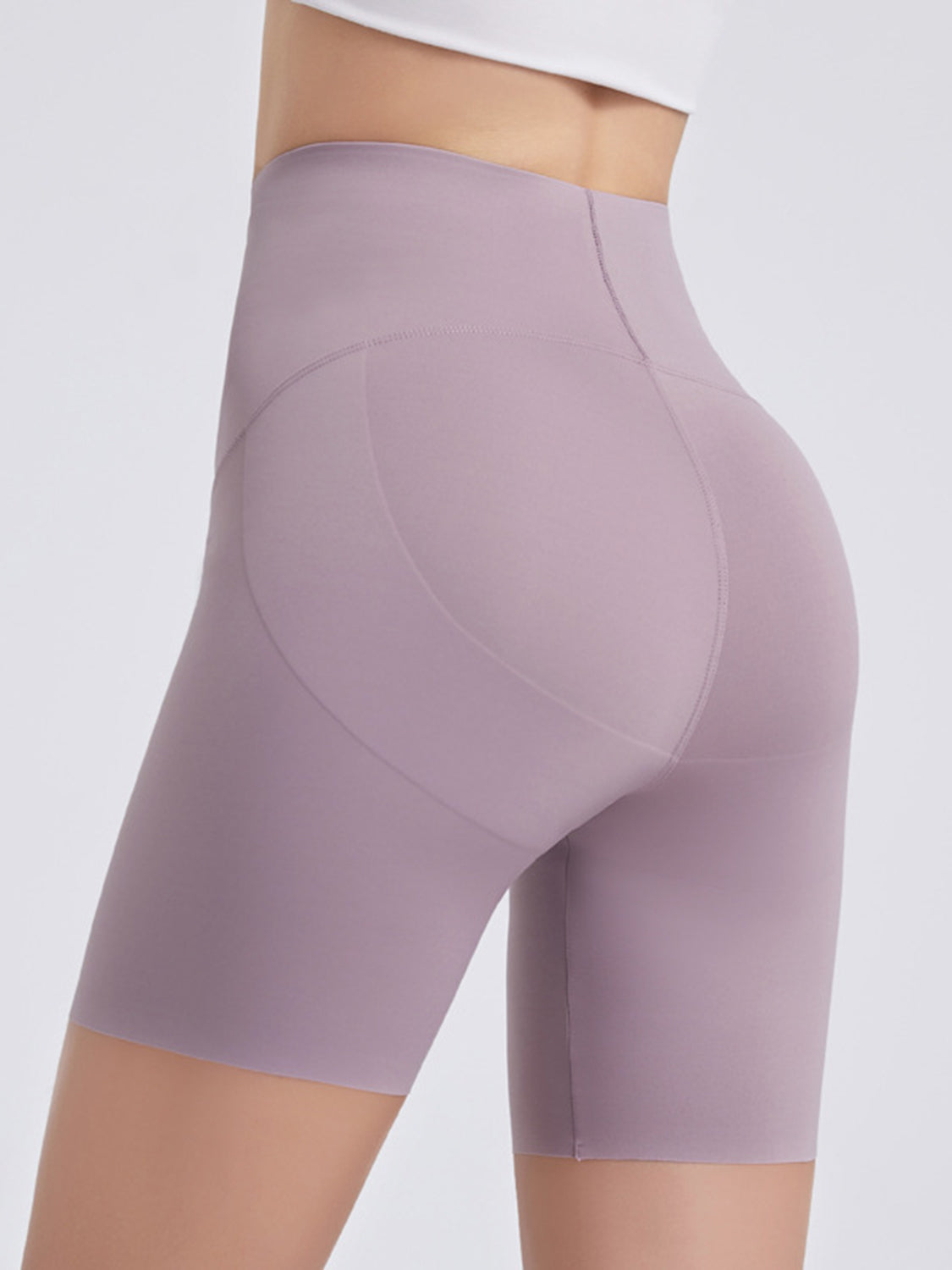Sculpted contour high-waist bike shorts in Lilac with seamless detailing.