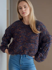 Textured knit sweater in dark blue with balloon sleeves and a speckled multicolor yarn.