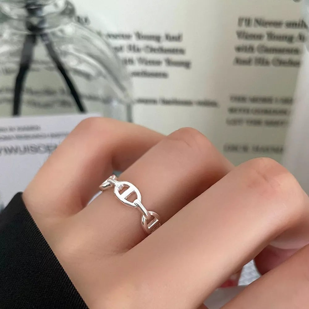 Sleek sterling silver geometric chain ring with open link design