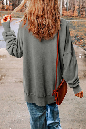 Dark gray casual sweatshirt with crew neck and long sleeves, styled with jeans.