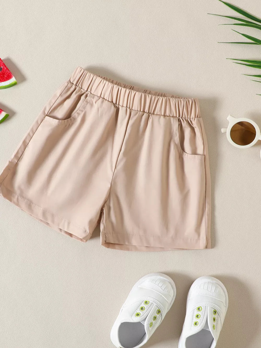 Baby shorts with elastic waist and pockets in beige cotton.