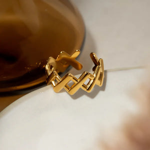 Gold openwork ring with geometric cutout pattern, 18K gold-plated and adjustable.