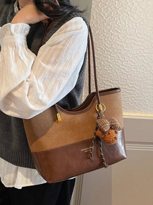 Pu Leather Shoulder Bag in Brown, fit detail