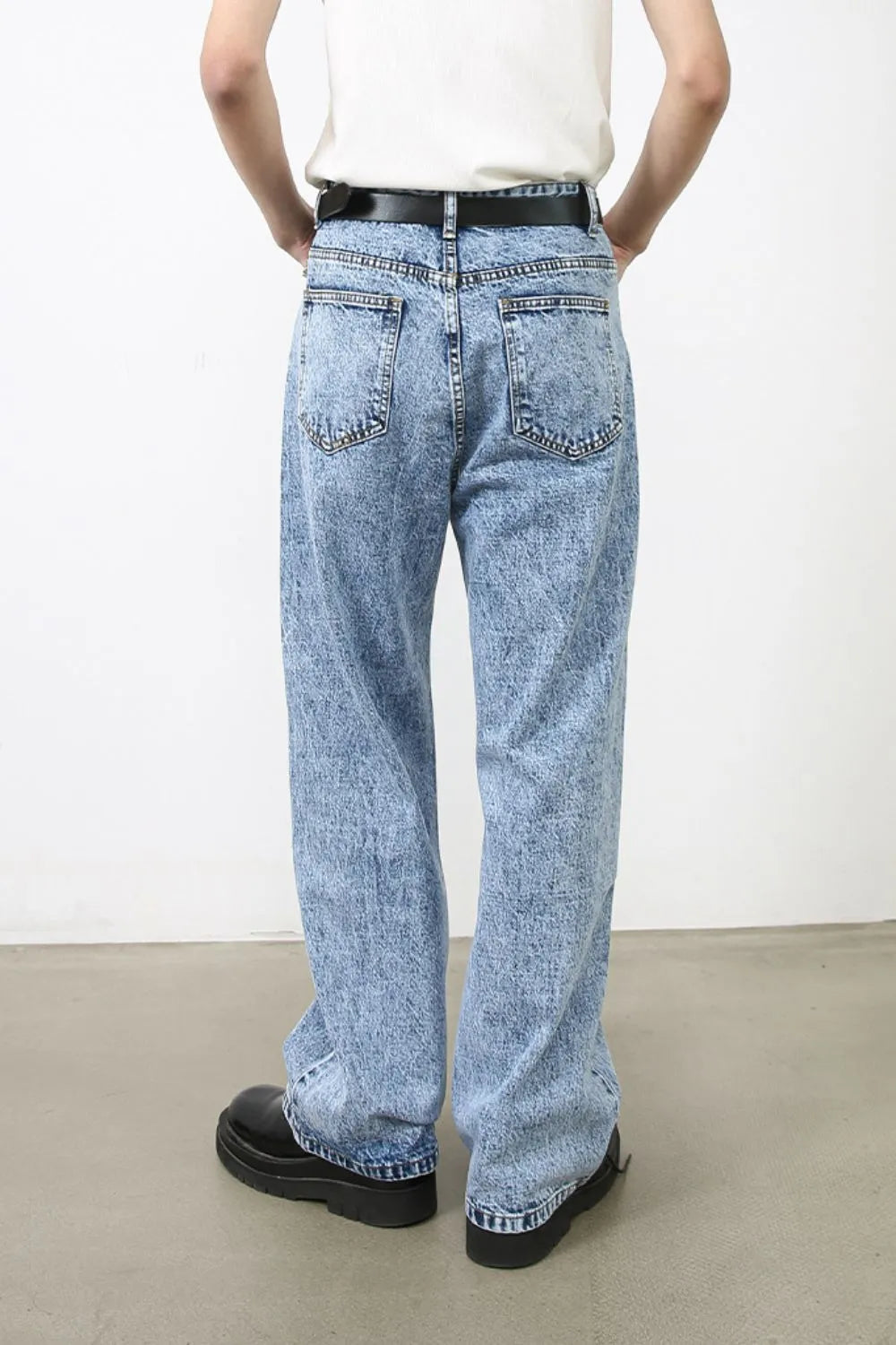 Acid wash wide-leg jeans in medium blue denim with a relaxed fit.