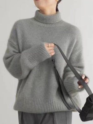 Gray cashmere turtleneck sweater with ribbed cuffs and hem.