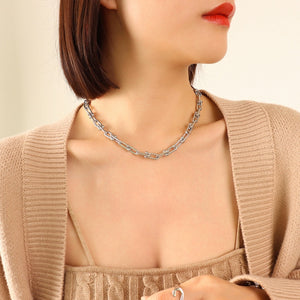 Silver chunky chain collar necklace with interlocking links.