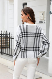 Checked plaid crewneck sweater in acrylic with black and white pattern.