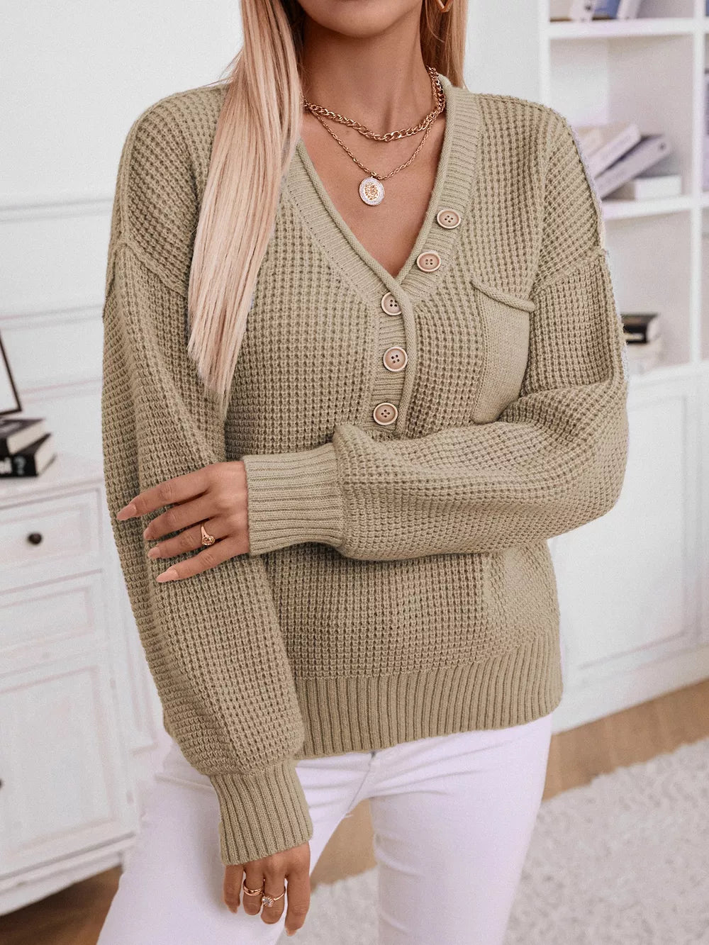 Relaxed knit sweater with V-neck, button detail and chest pocket in a waffle knit.