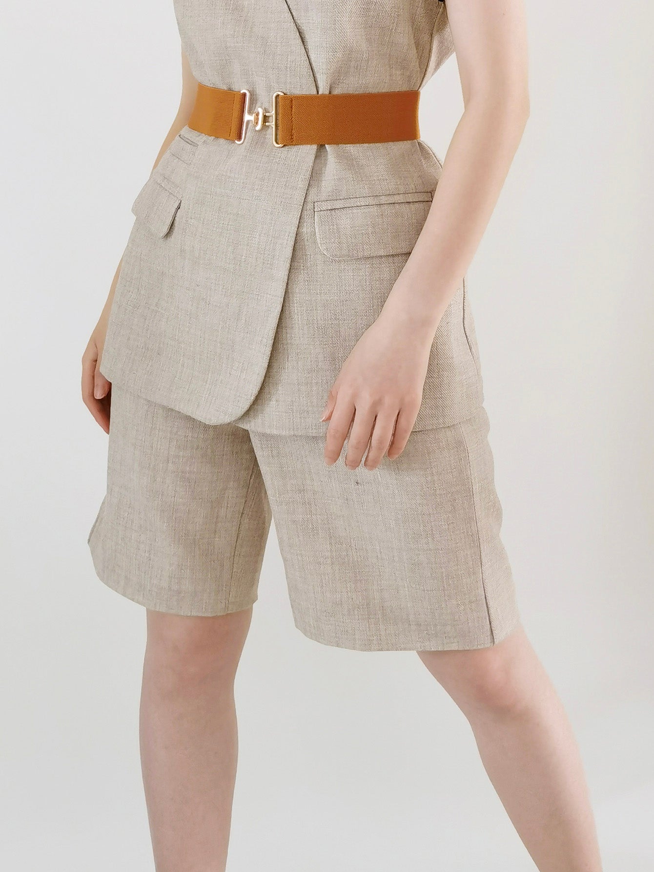 Caramel elastic waist belt with gold sculpted buckle detail