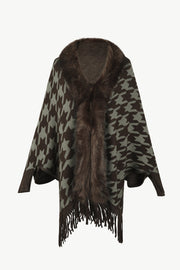 Houndstooth faux fur collar poncho with fringe in brown and beige.