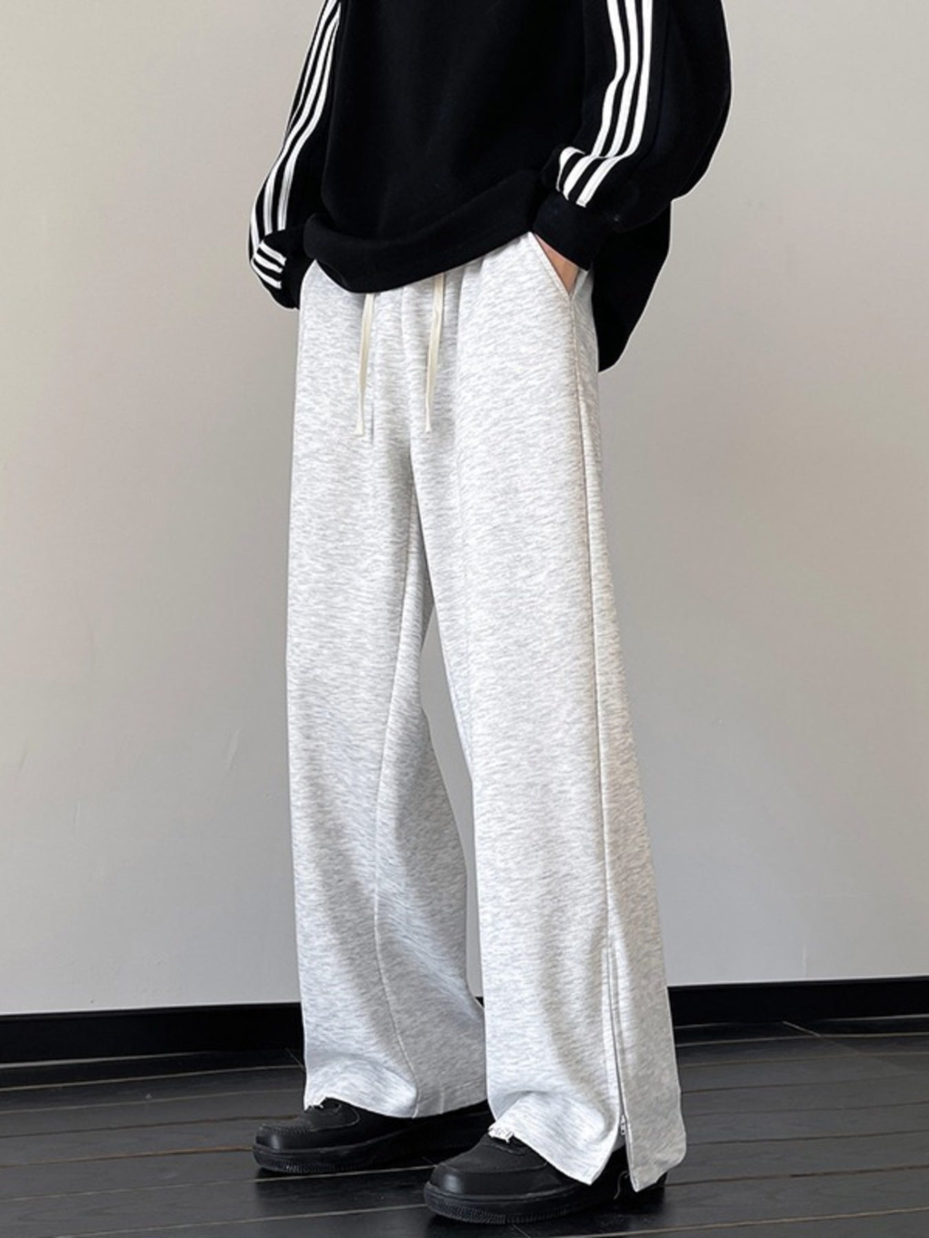 Men's light gray relaxed fit drawstring sweatpants with zippered ankles