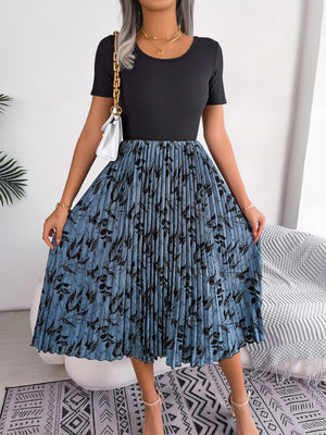 Botanical pleated midi dress in dark blue with black floral print, short sleeves, round neck.